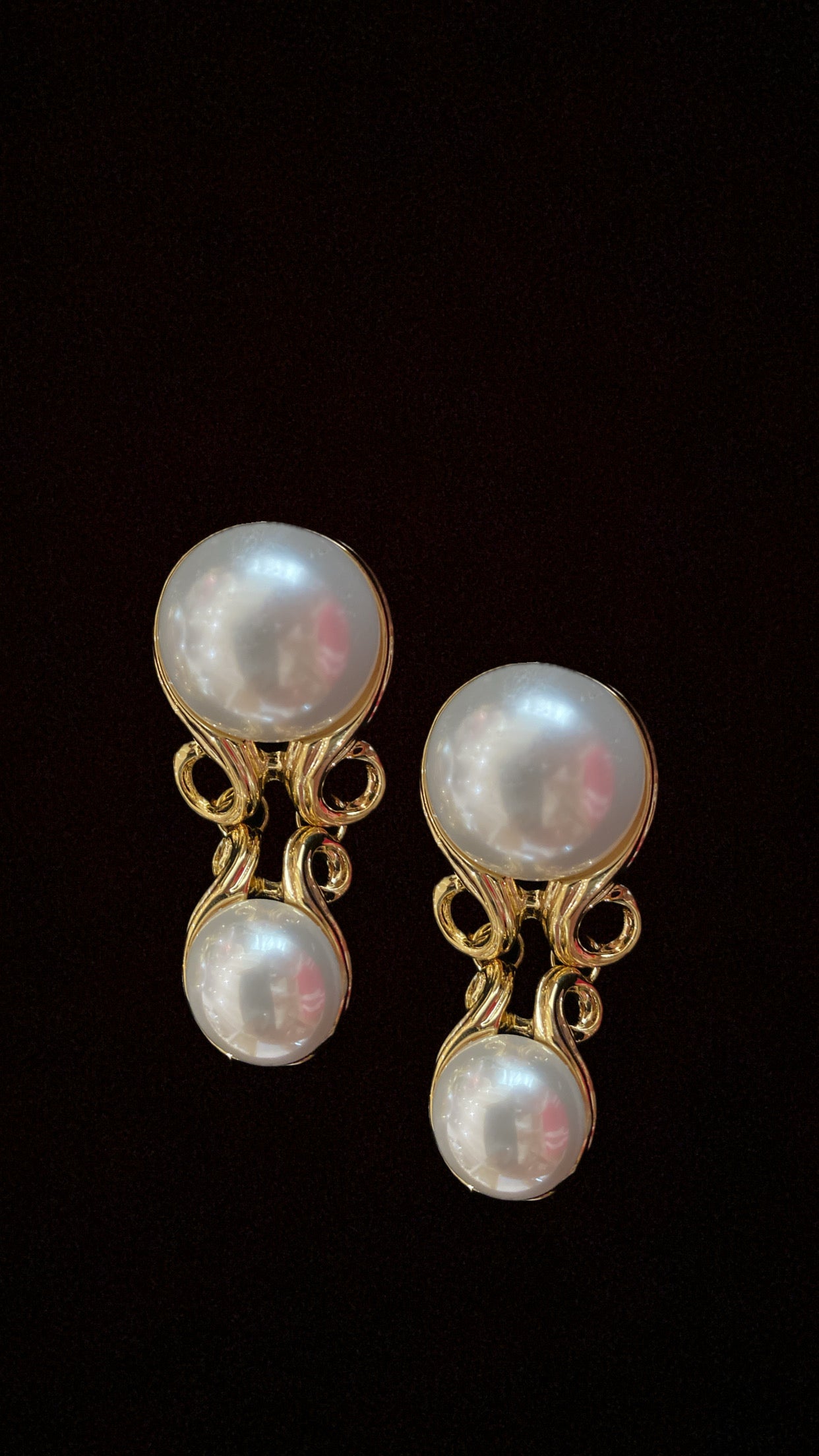 Loopy pearl studds