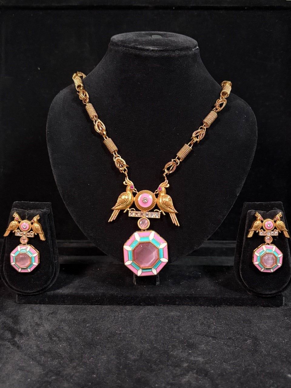 Hexagon Statement Har – Geometric Boldness, Modern Elegance