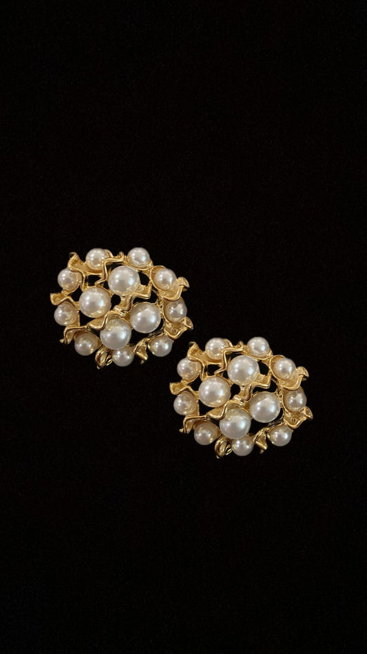 Coral pearl crush studds