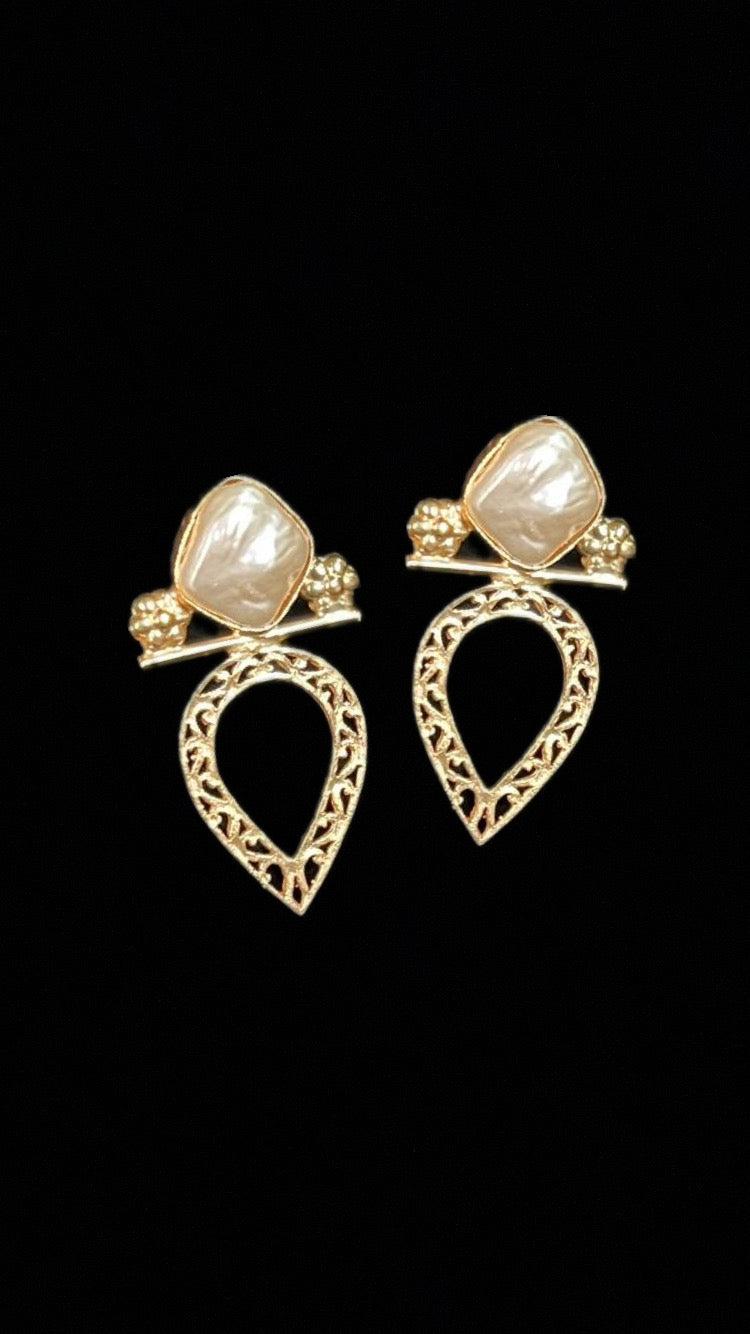 Pearl Sensation Earrings – Effortless Elegance, Timeless Glamour