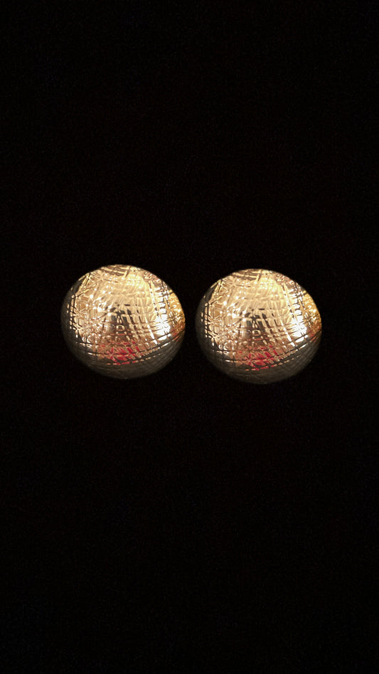 Bold dot studds