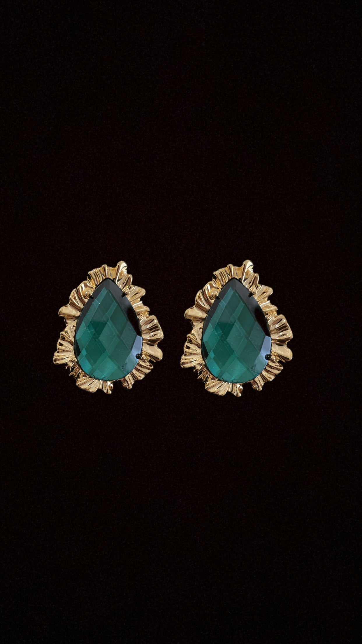Emerald fire studs