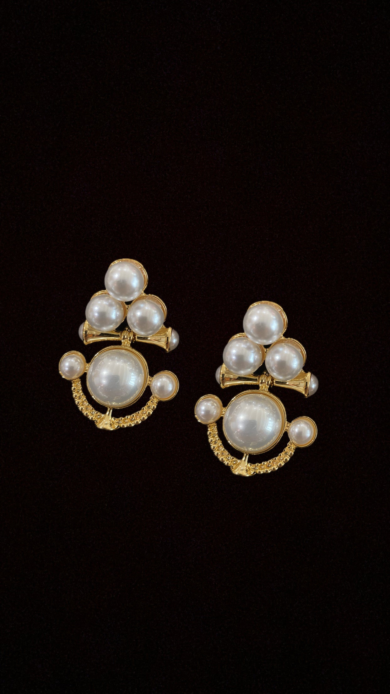 Anchor pearl earrings