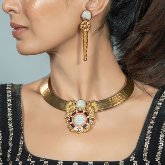 White Hexagon Hasli – Modern Geometry Meets Classic Tradition