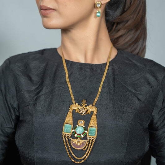 Bold Hexagon Gold Necklace – Geometric Glamour, Effortless Edge